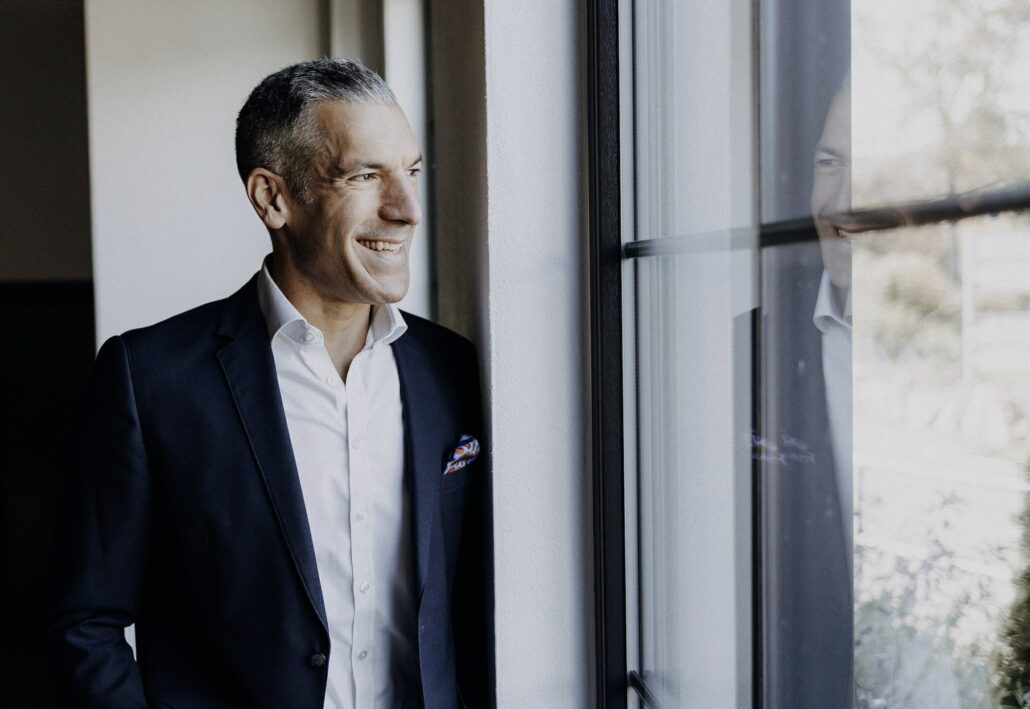 Johannes Grassl Perspektive Blick durch Fenster